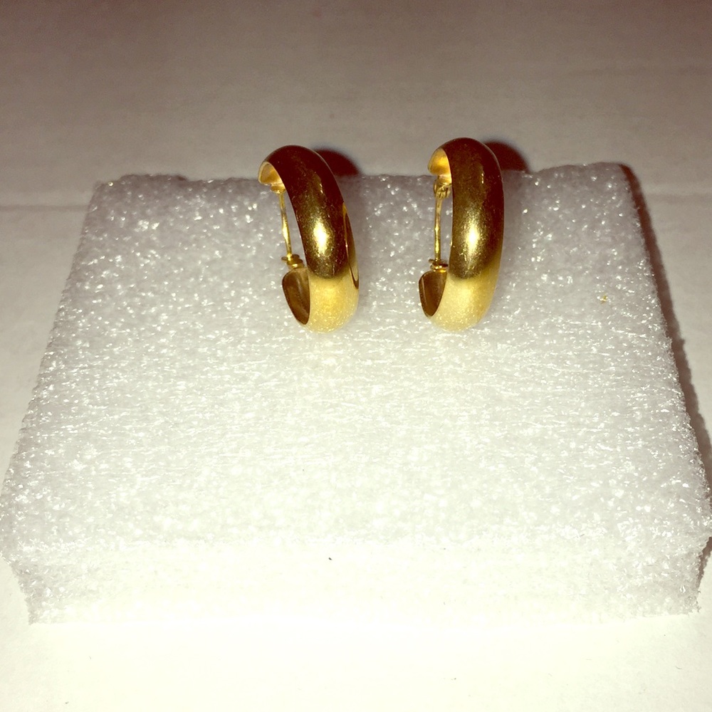 Small gold hoop earrings